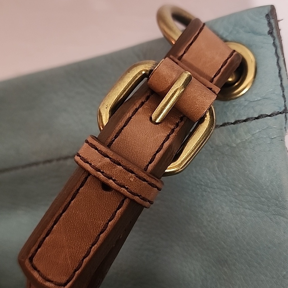 Fossil Teal Vintage Leather Shoulder Bag with Key Charm. LONG LIVE VINTAGE - Picture 11 of 16